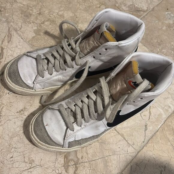 Nike Women's Sneakers - White and Gray - Picture 6 of 7